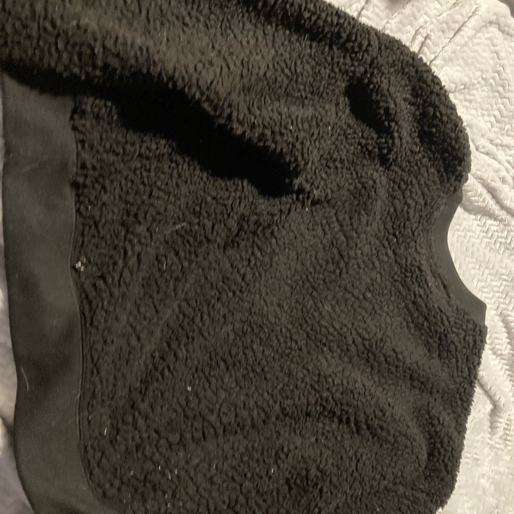 Black fluffy crewneck M (W)